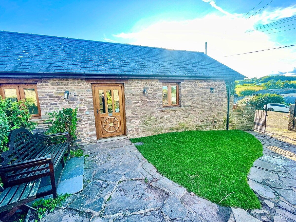 STONE BUILT BARN in a beautiful RURAL setting with Cymru Holidays