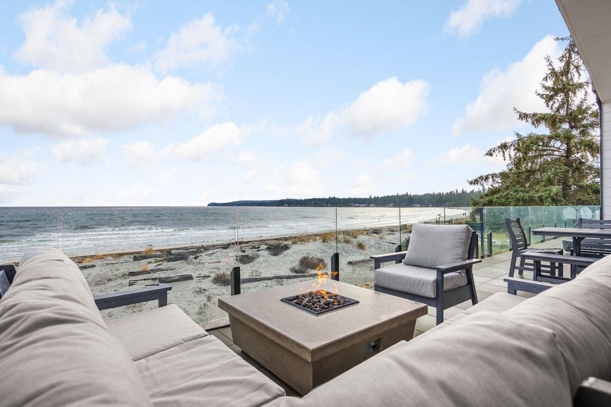 Beachfront Luxury Suite #19 at THE BEACH HOUSE