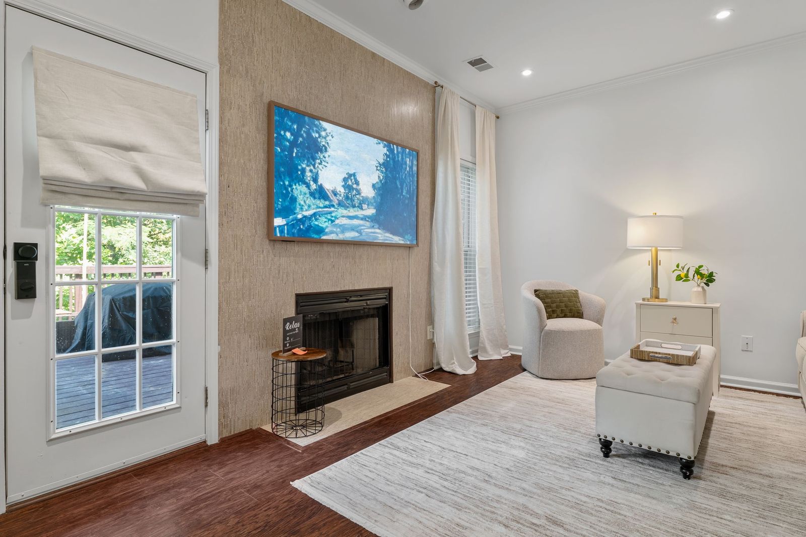 Beautiful 3 Bedroom On The River!