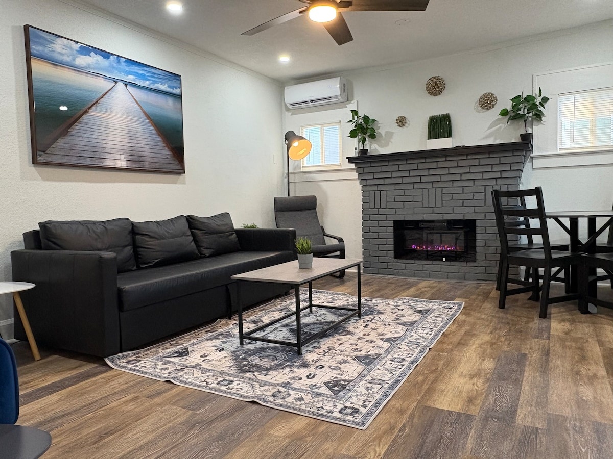 5th Avenue Downtown Hideaway