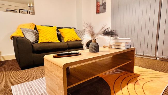 Entire City Centre Apartment + Allocated parking