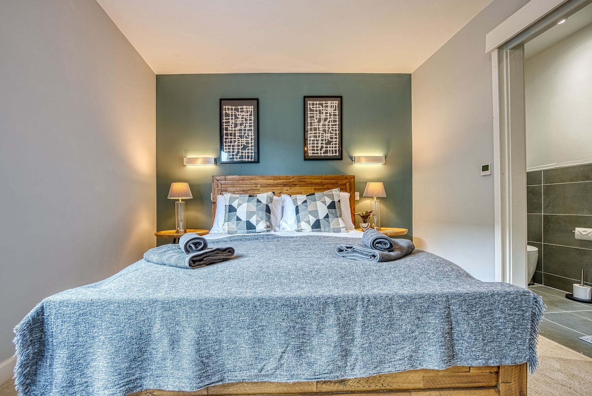 2 BR City Apt Southampton Ocean Village -Sleeps 6