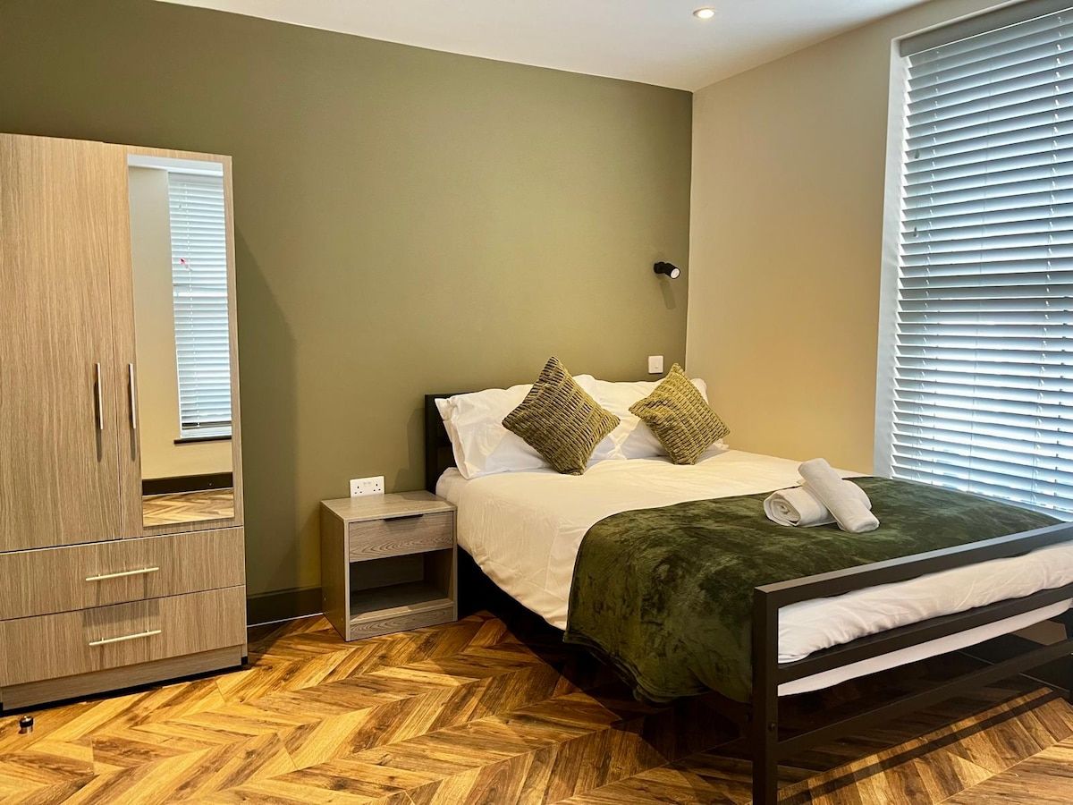 H05-, Private ensuite, Workers, TV, Wifi