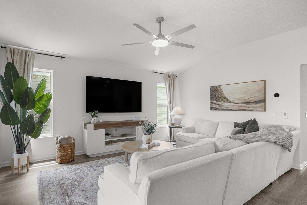 Luxe 3BR | Long & Short Stays l Walk to Eastport