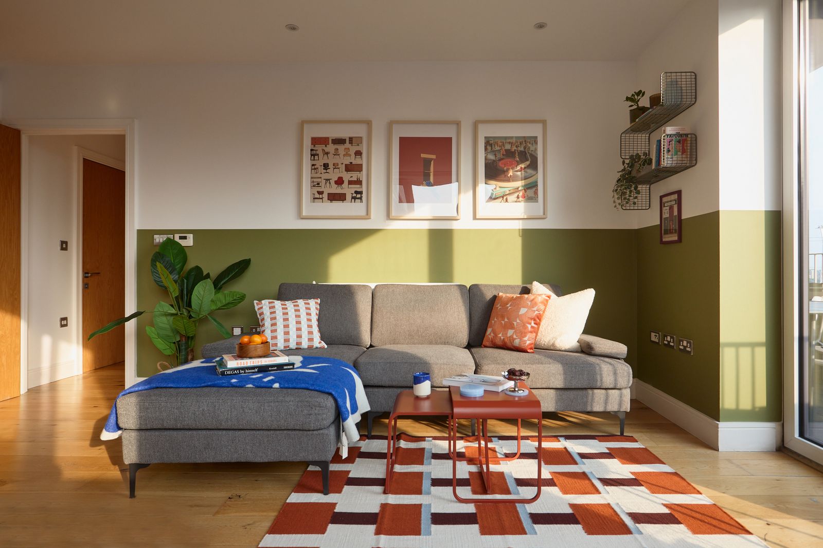 Entire 2 bed, 2 bath near Canning Town & River