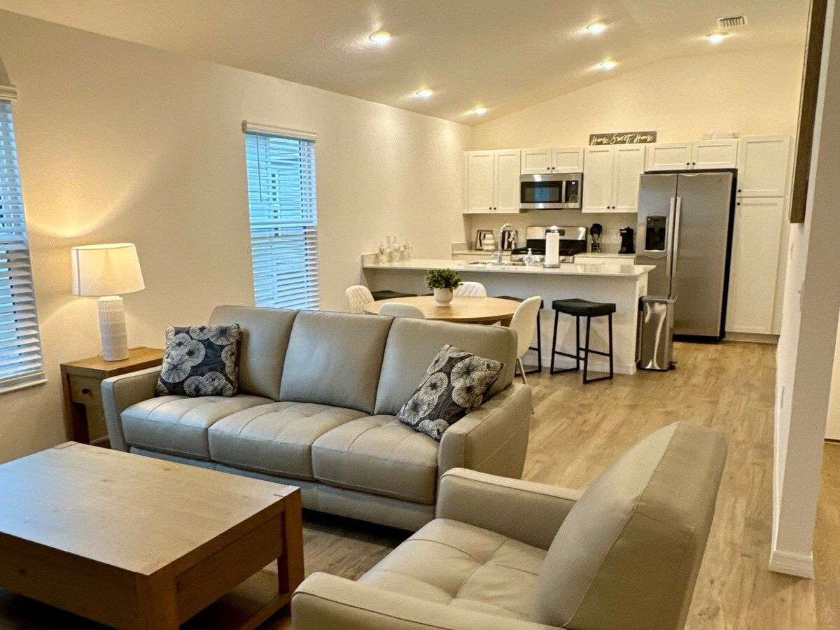 Brand New | Golf Cart Included | Walk to Saluki