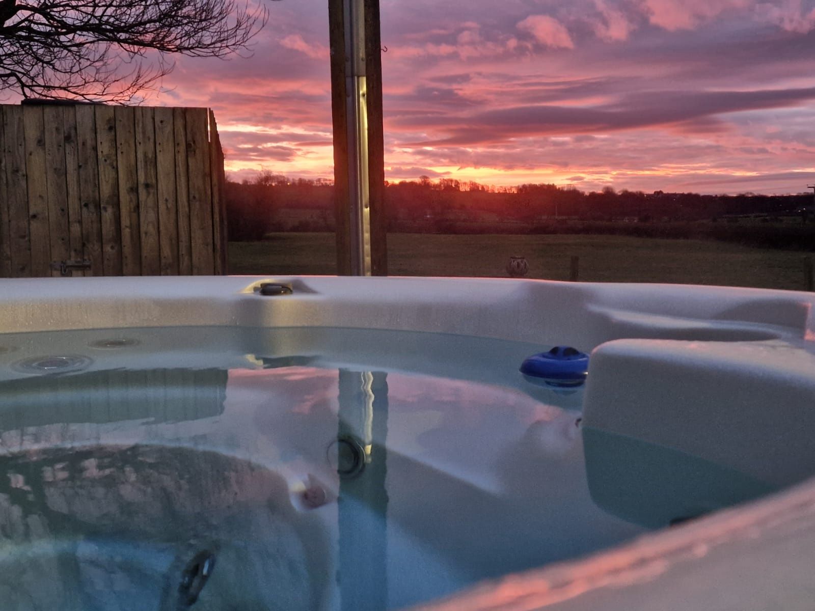 The Shippon Luxury Holiday Let, Luxury Barn Escape with Optional Hot Tub, Log Burner,Comfy Beds, and Views