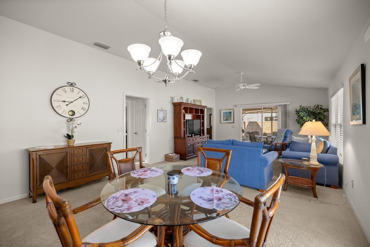 Lake Sumter Retreat · Golf Cart · BBQ · Backyard — photo 12