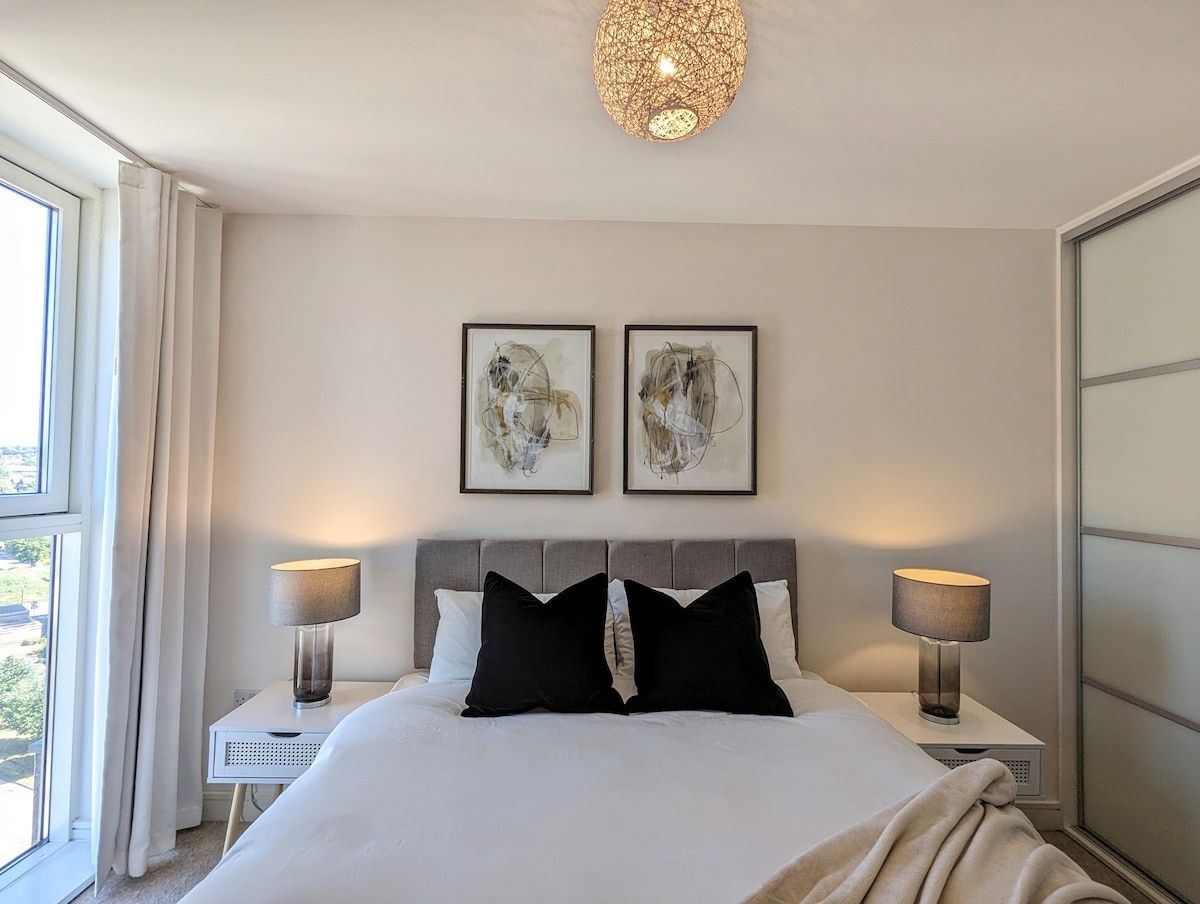 Number 43 Elite Apartment : Top Floor : Free Parking