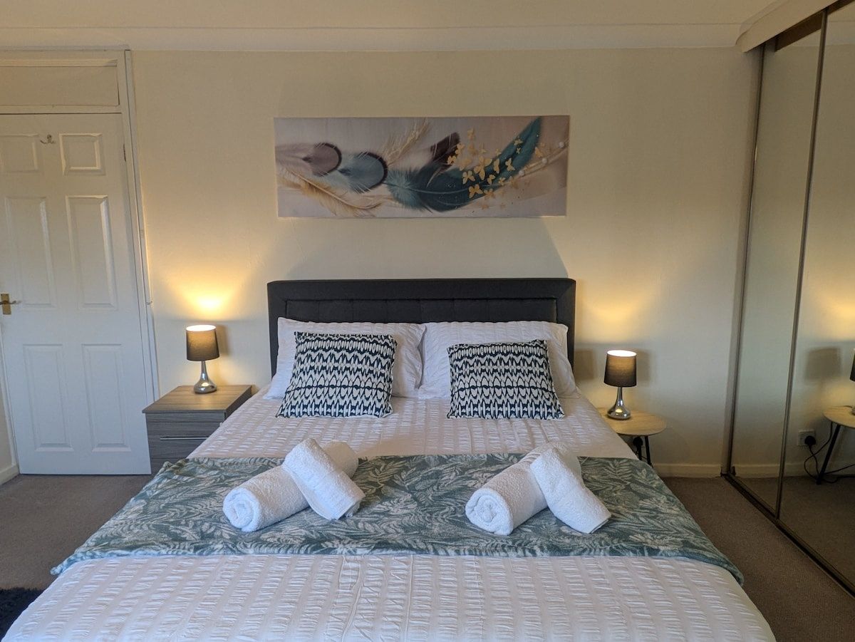 Theatre Severn Town House, 3BR Parking & Views