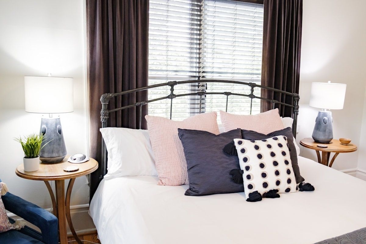 Suite Magnolia in Highland Park, Walk to Rojo
