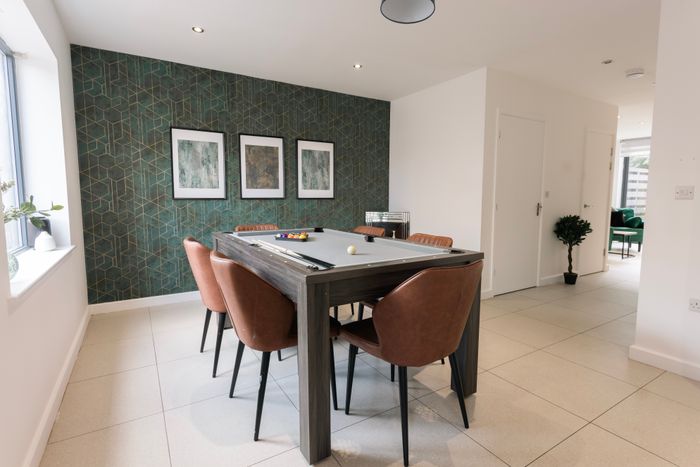 House in Gateshead: 4 bedroom 3 storey house 10 guest free parking, photo 4