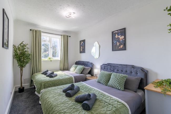 Open Mind Property - 6 Beds & Free Parking