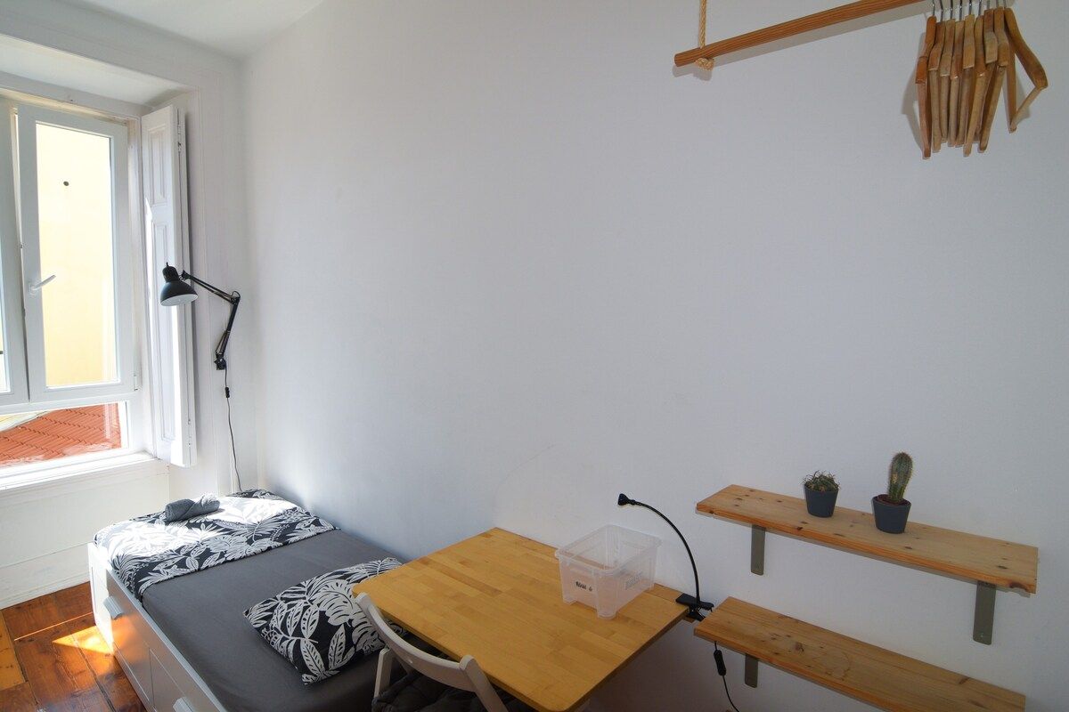 Cozy Single Room Near LX Factory & Belém
