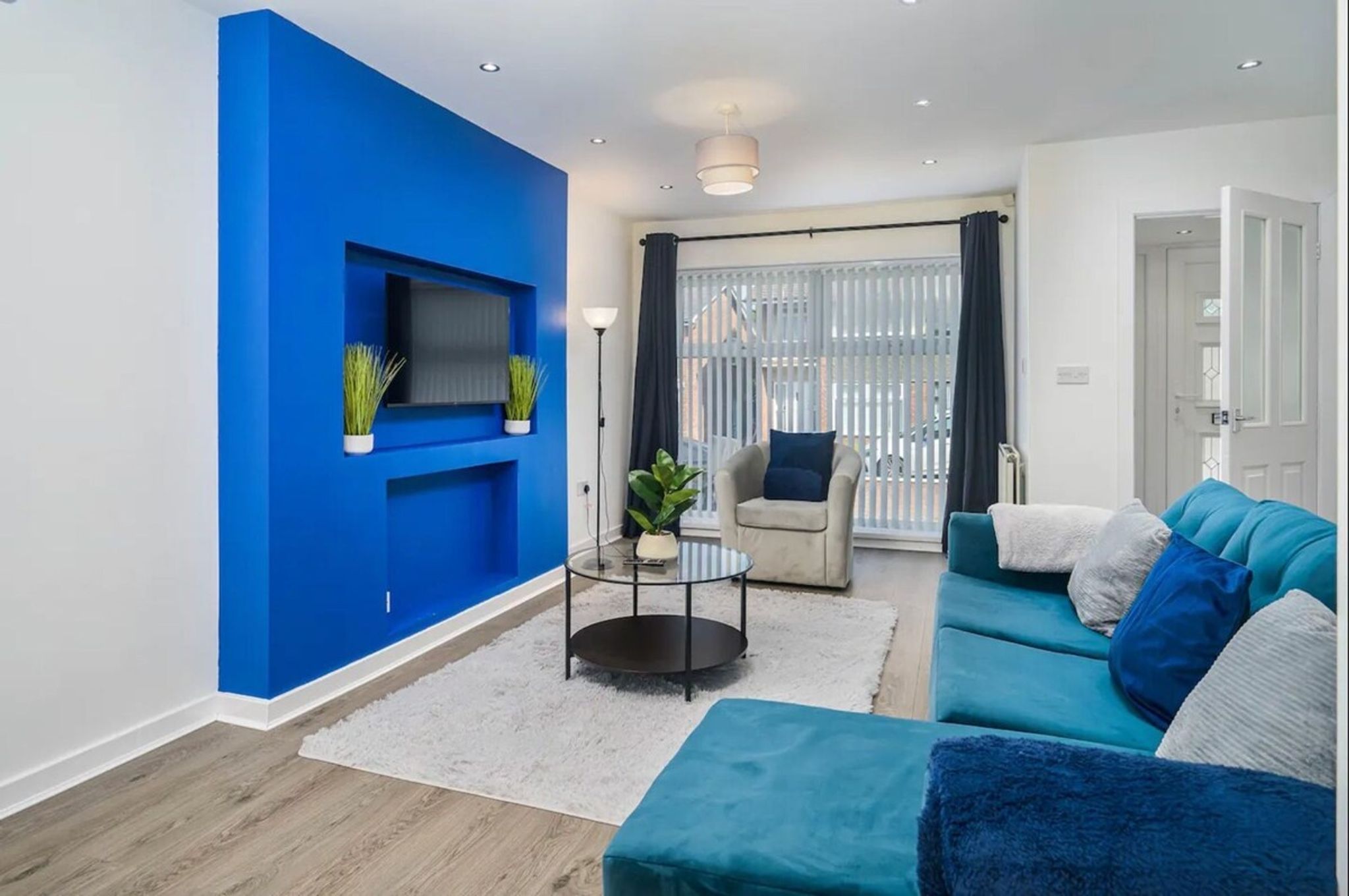 Stunning 4Bed Home, Pool Table, FREE Parking, Smart TV