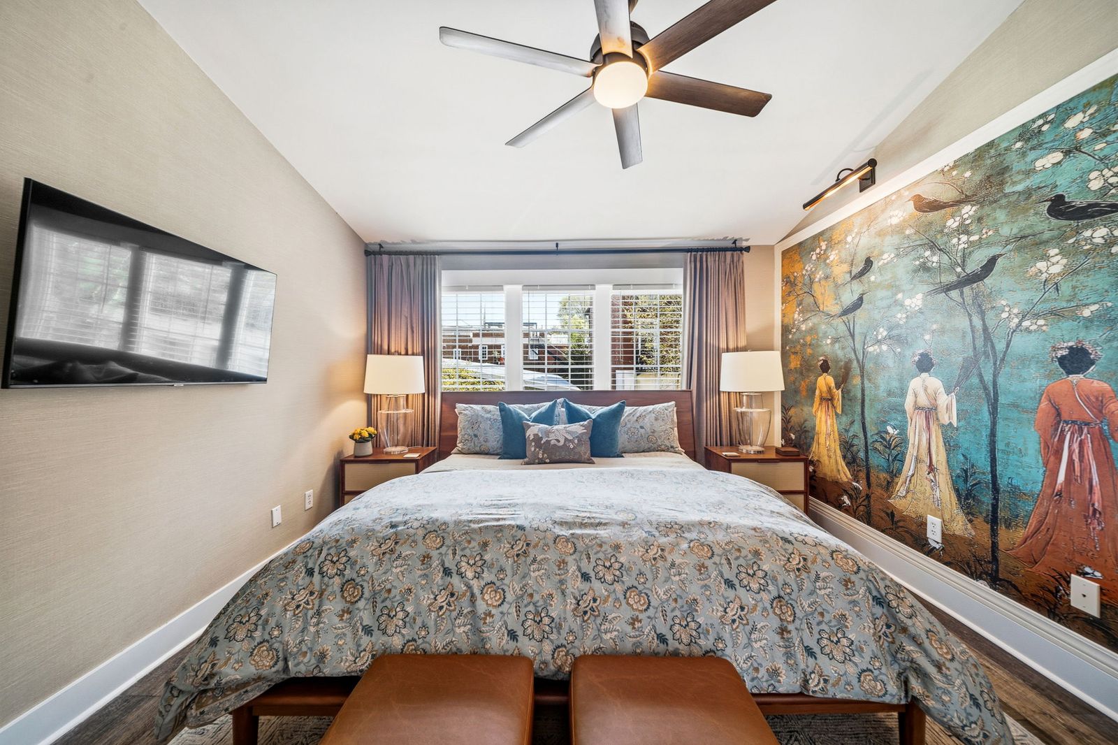 The Lantern Loft - Luxury Riverfront Downtown