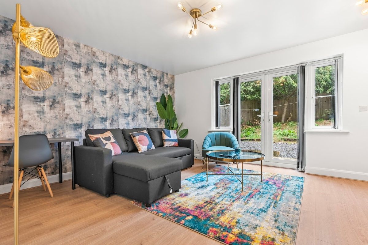 Spacious 3-Bed Home | Parking | Garden | Sleeps 7