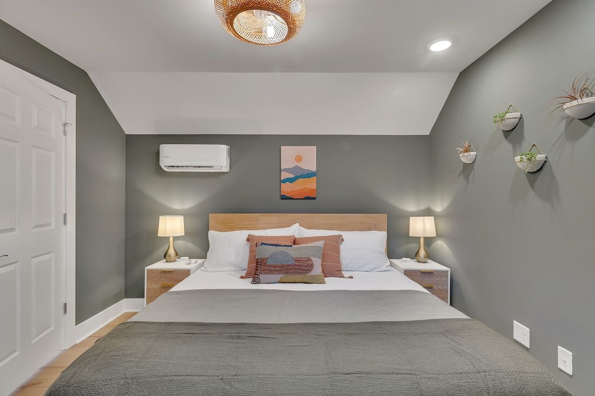 Charming Guest House - Dog Friendly - Parking