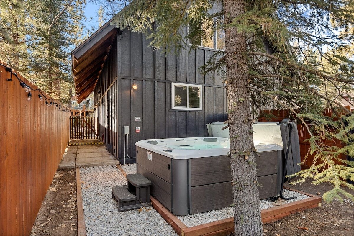 Heart of Big Bear | HotTub | Pet Friendly | Fenced Yard