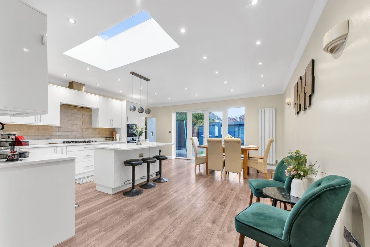 Contractor Discount | Modern & Spacious | Sleeps 8