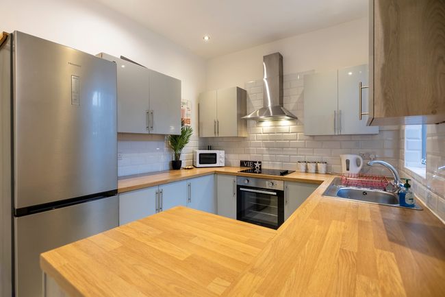 Spacious 4BR Home Near Alton Towers