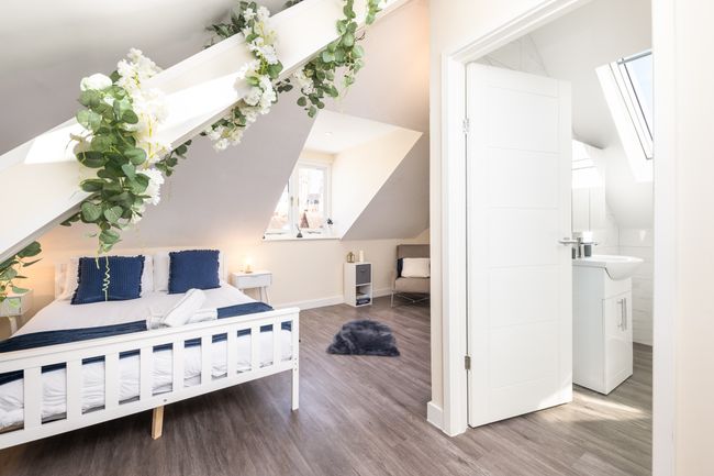 Spacious City Centre Penthouse Gem - Cathedral View!