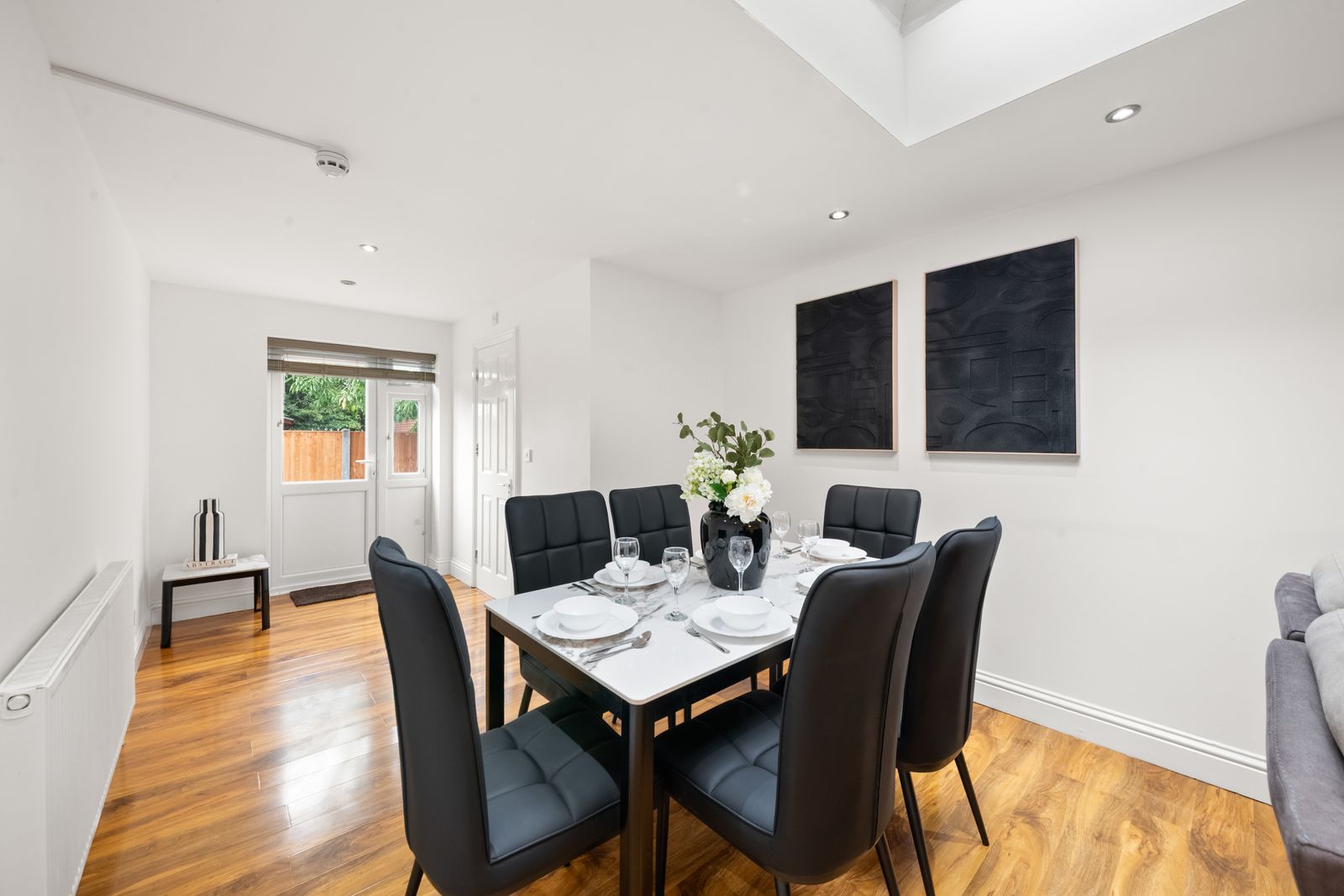 Perfect Location near Heathrow & 2 min London Tube