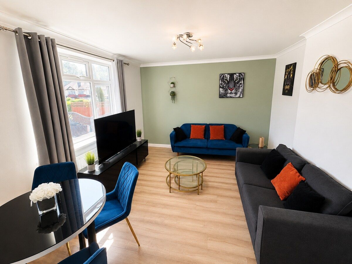 3 Bed House | Eltham | Off street parking