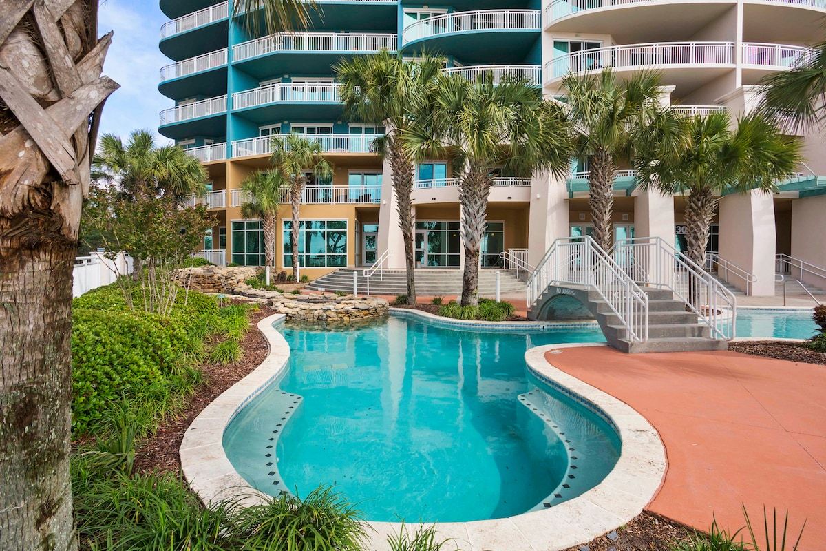 Oceanfront Condo with 2 Pools