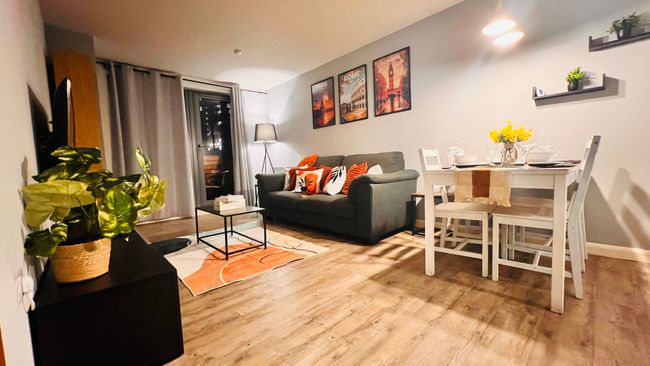 Entire 2BR City Centre Skyline apartment + Parking