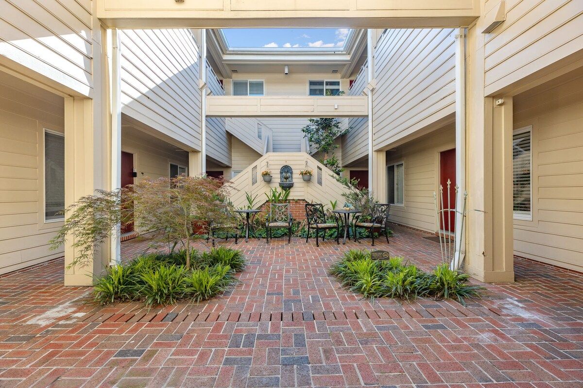 Diamond Courtyard | Historic Downtown | Parking
