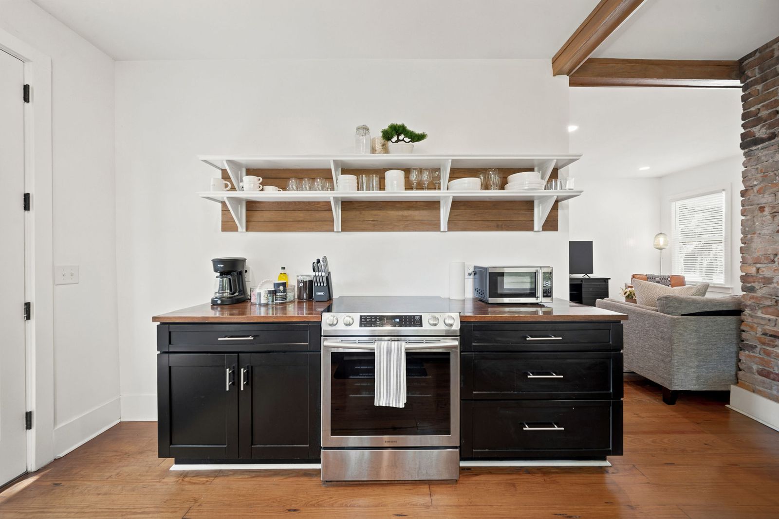 Boho Bungalow - Downtown - Free Parking