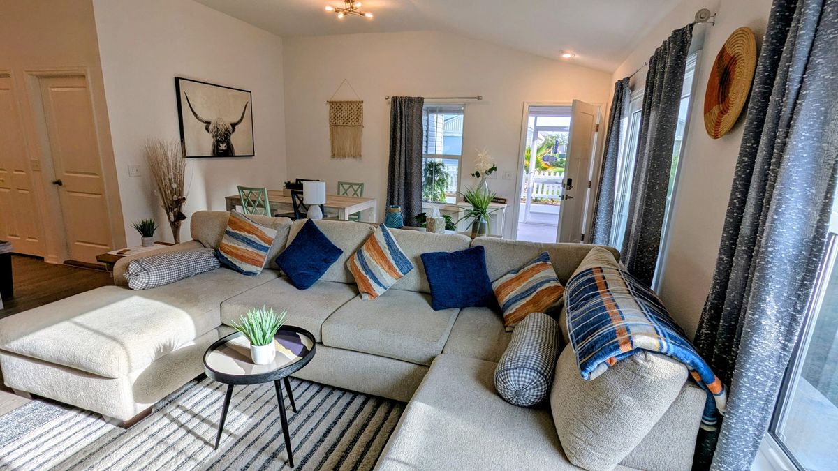 Cozy 2BR With Golfcart | 5 Mins to Eastport Sq. — photo 11