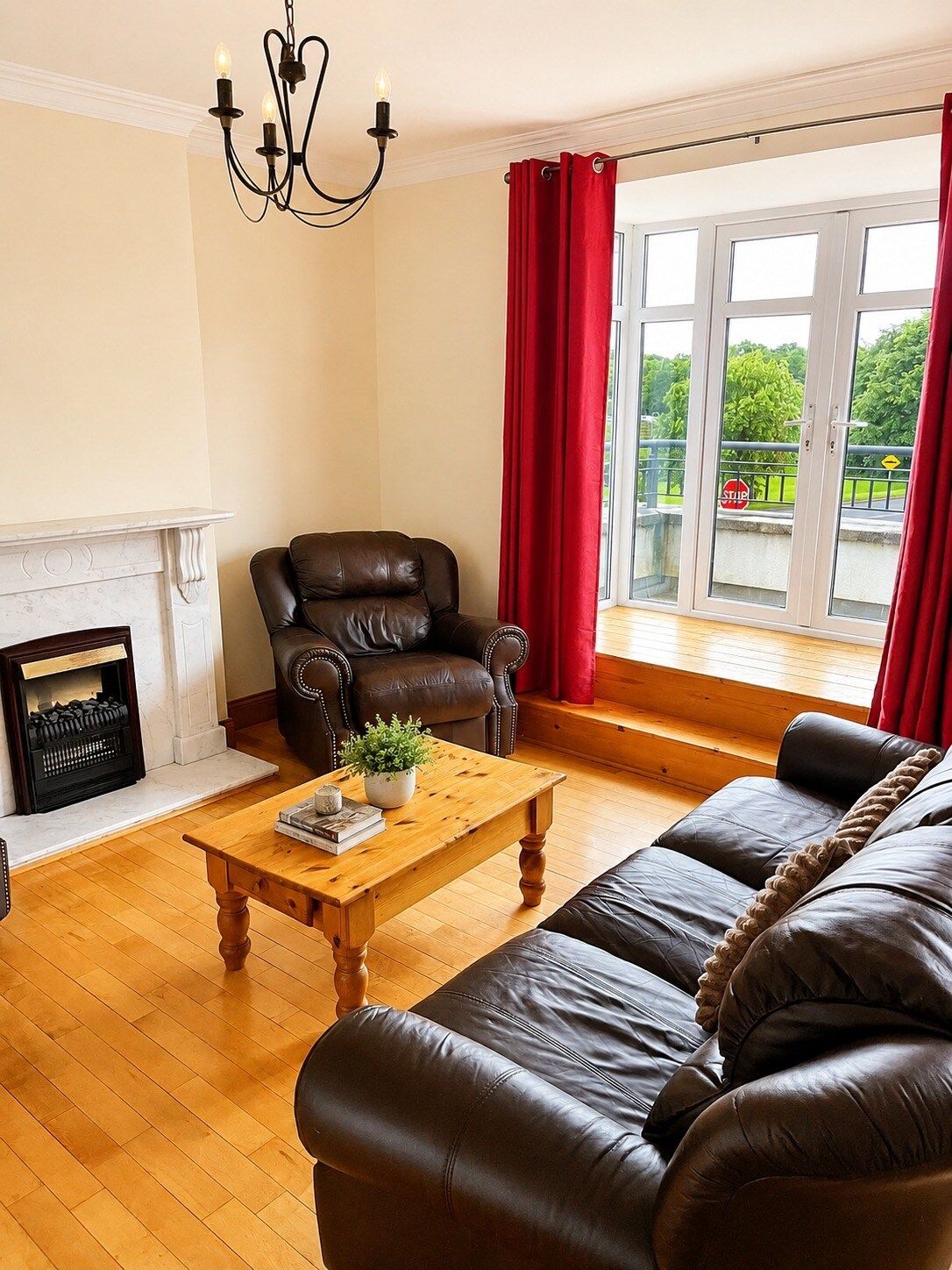 Central Galway Apartment with Balcony, Sleeps 5