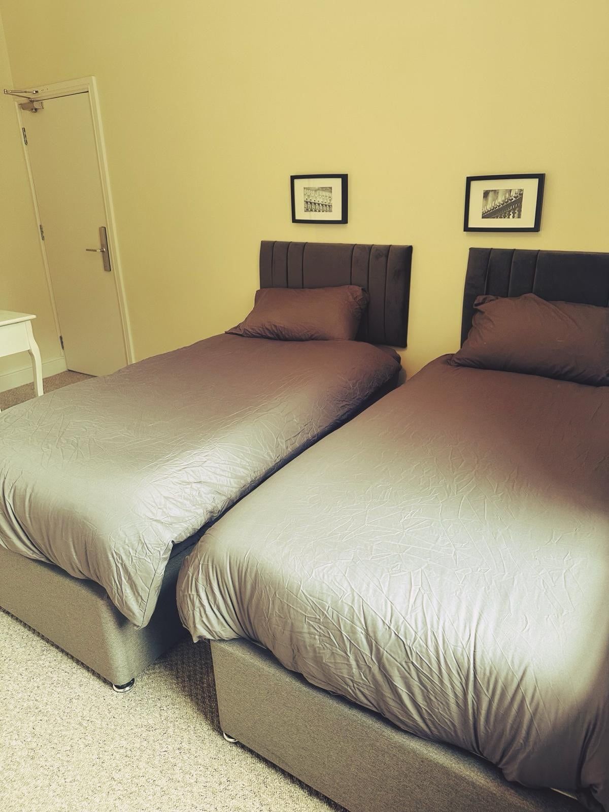 Flat 5 Castle View Twin Bed, 96 Friar Lane
