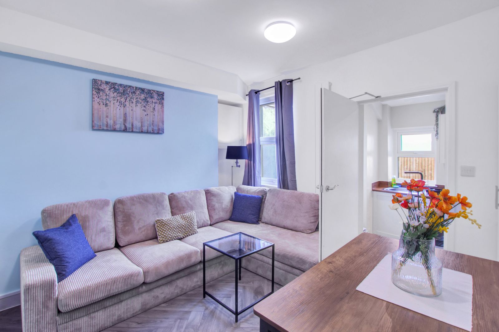 Modern 4-Bed Home | Smart TV | Garden