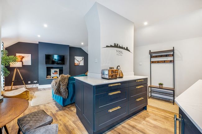 York 2 Bed Stay With Parking, Holgate Sanctuary