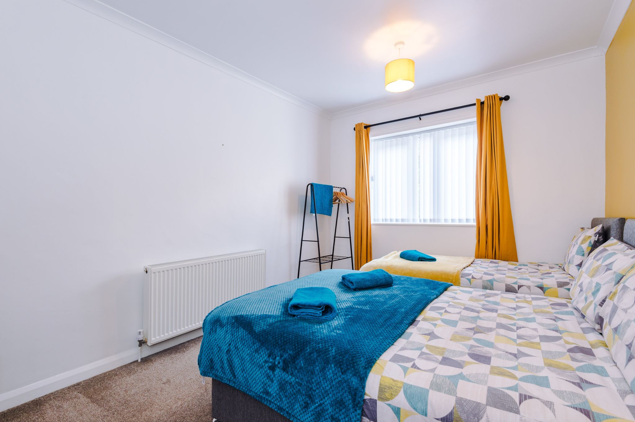 Elegant Buckley 4BR Retreat • Sleeps 10 • 7 Beds