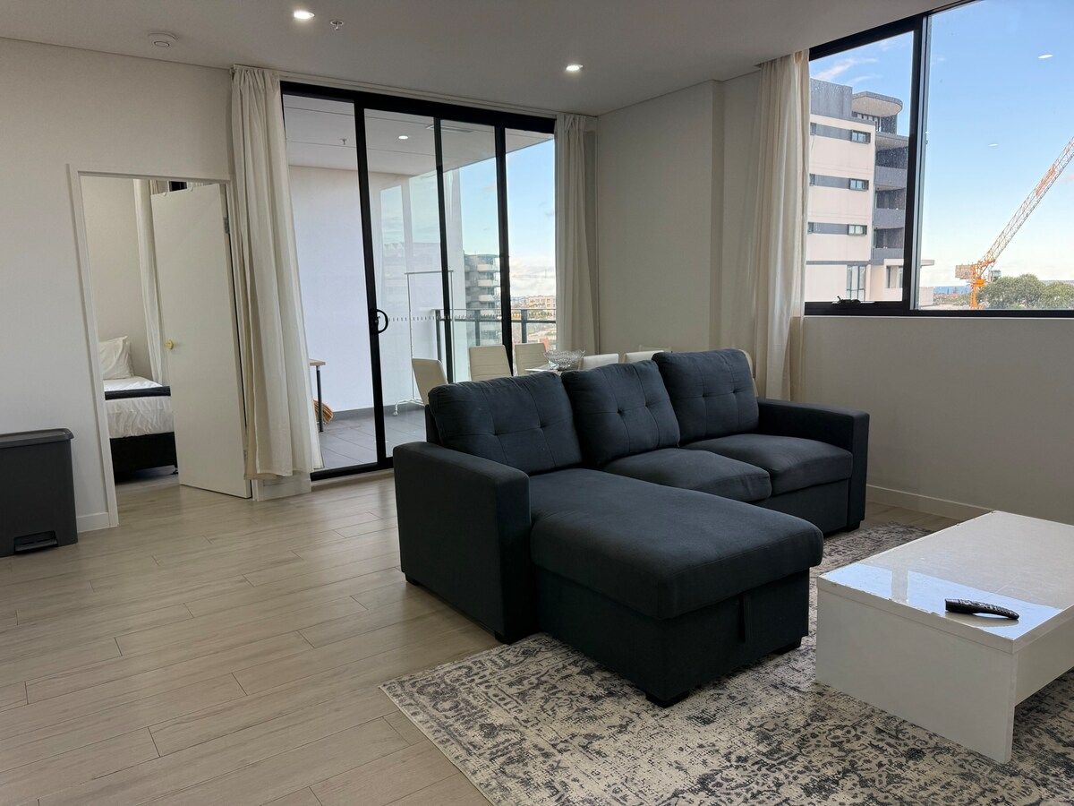 Stylish Executive Apartment w/ Views