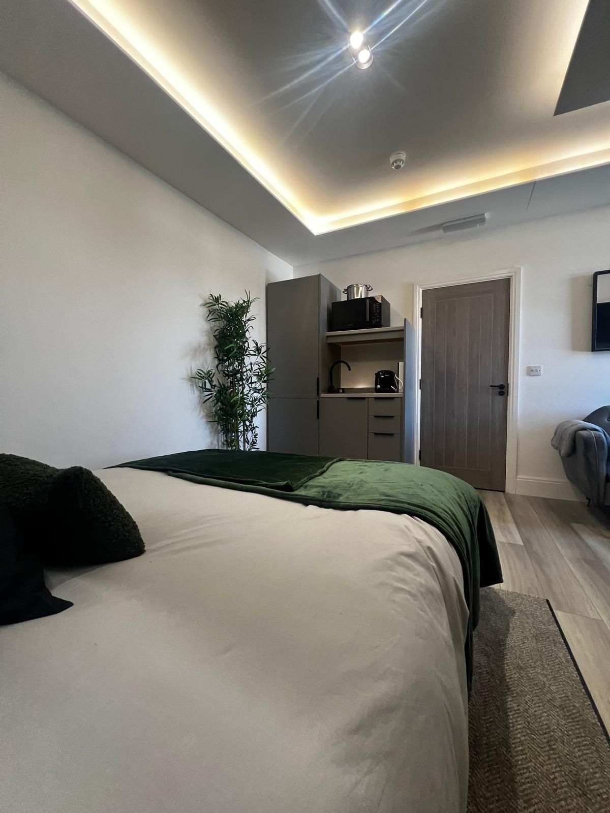 ResiLets: Mood Studio 1 | Cosy, Modern Studio | Central Location