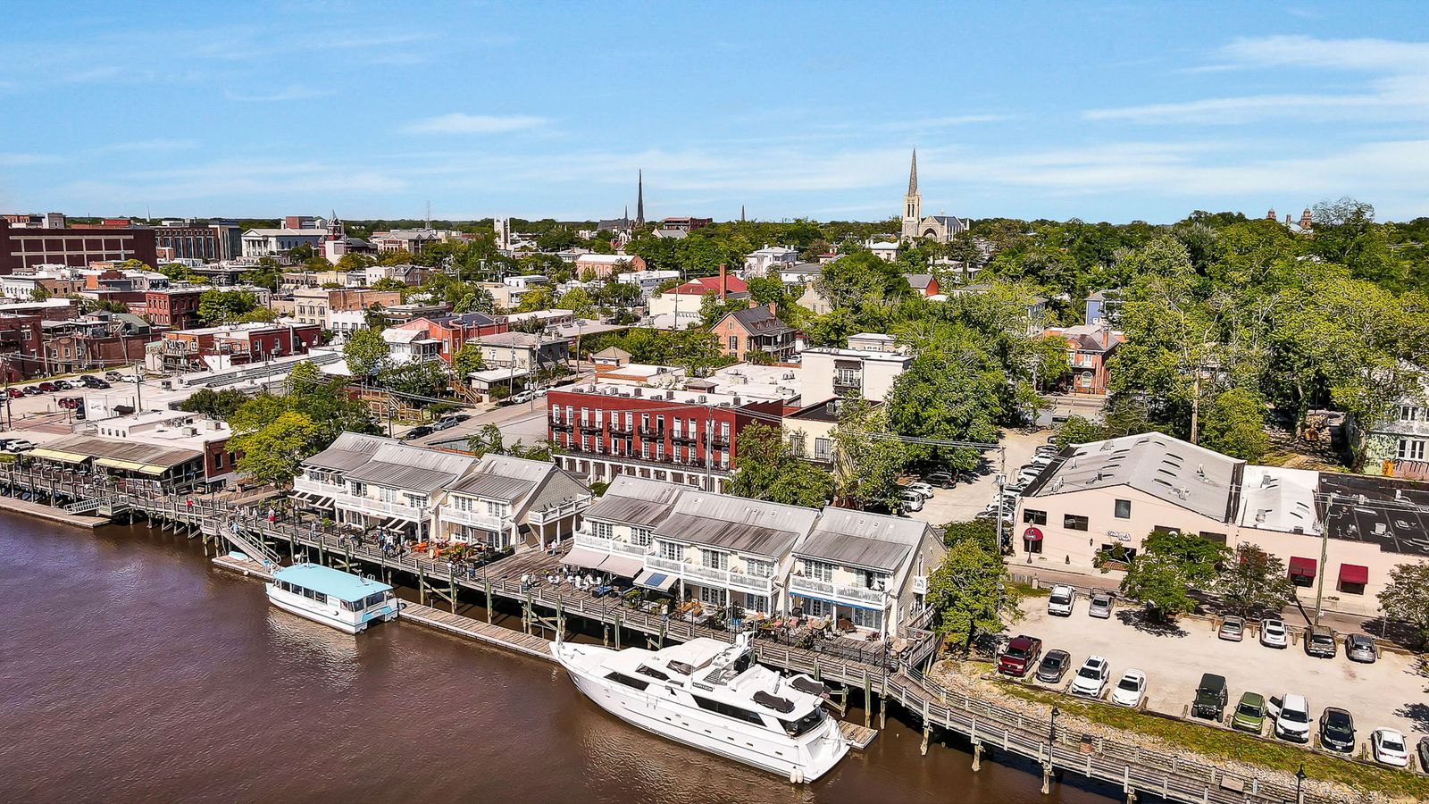 The Lantern Loft - Luxury Riverfront Downtown