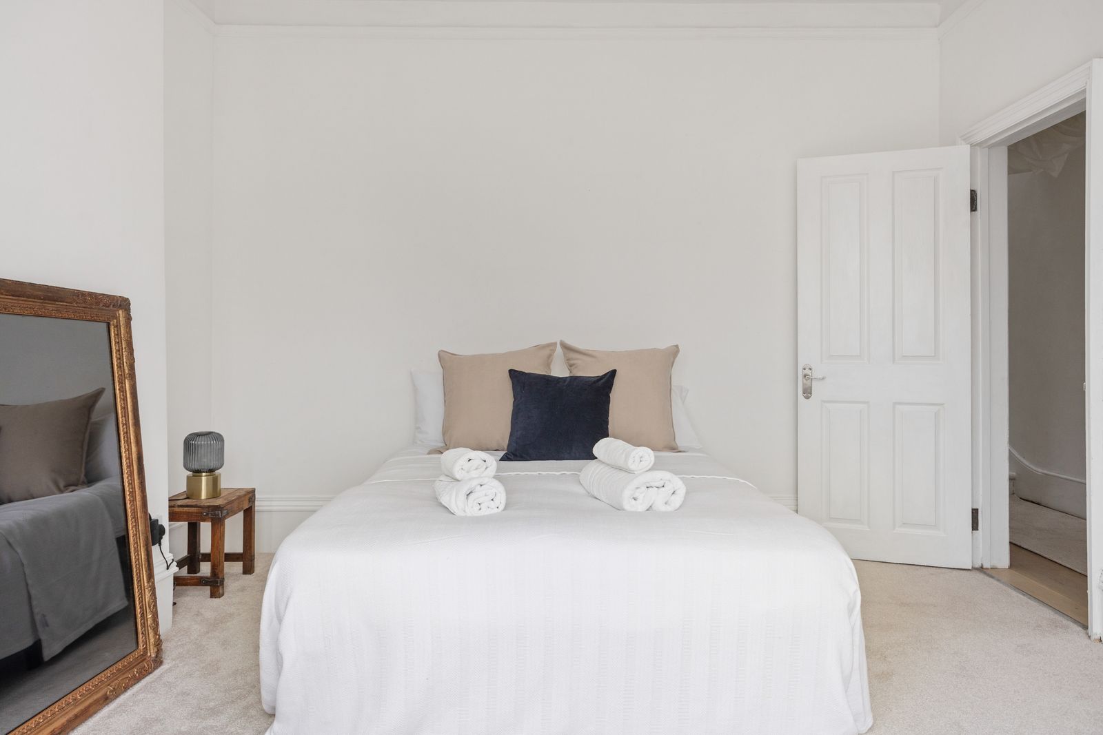 Lively 5 BR property in Harlesden | Families | ST