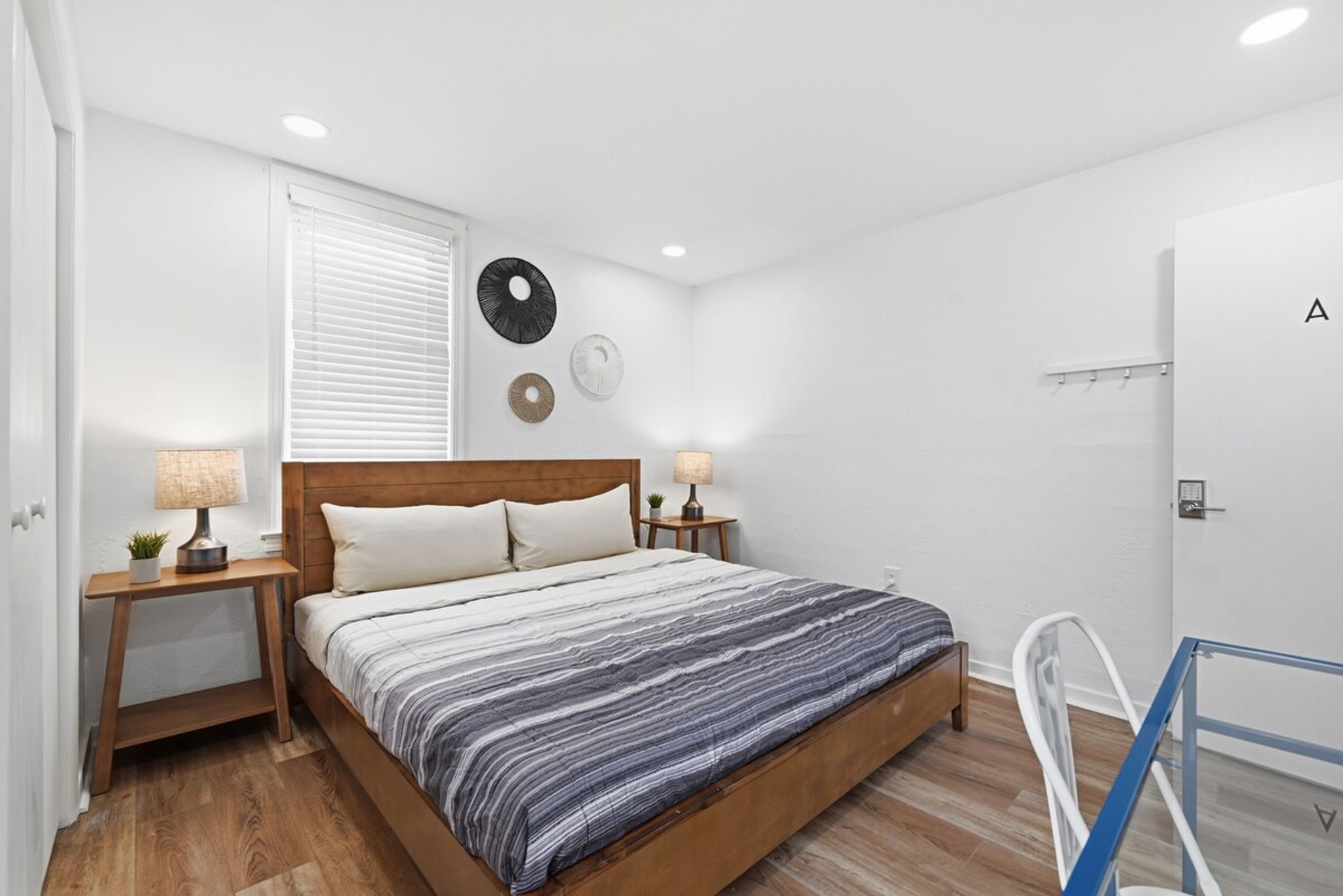 Dormont, Pittsburgh @A Spacious and Modern Private Bedroom with Shared Bathroom