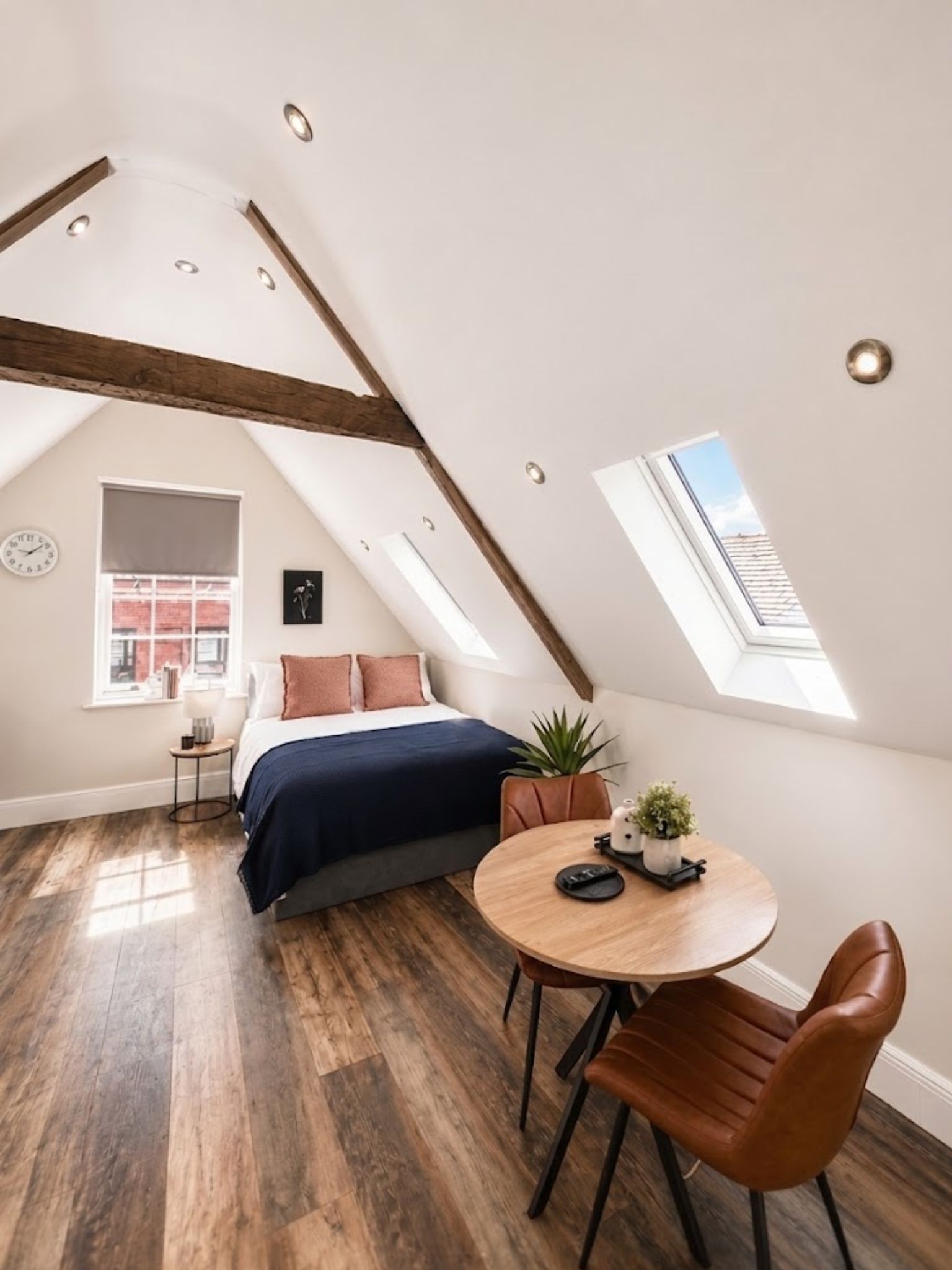 Stylish Studio at Vinegar Works | Opposite Station | Sleeps 2 | Perfect for Business Stays