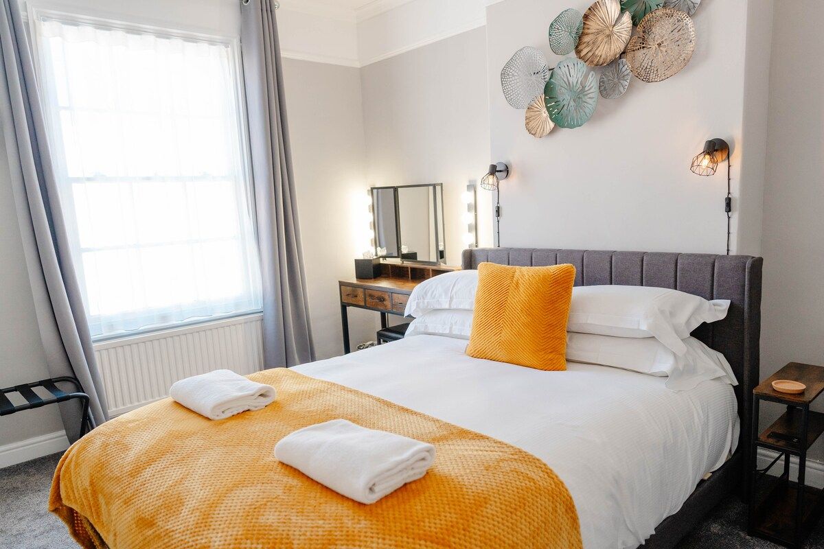 Luxury Victorian Terrace Inside City Walls