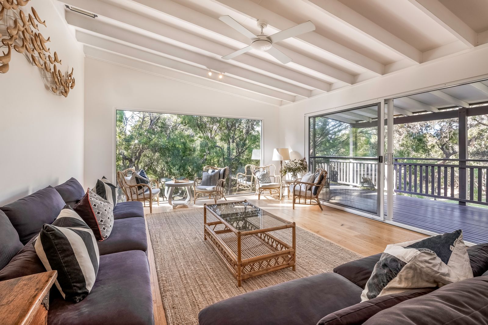 Anelga - Beachfront Eagle Bay