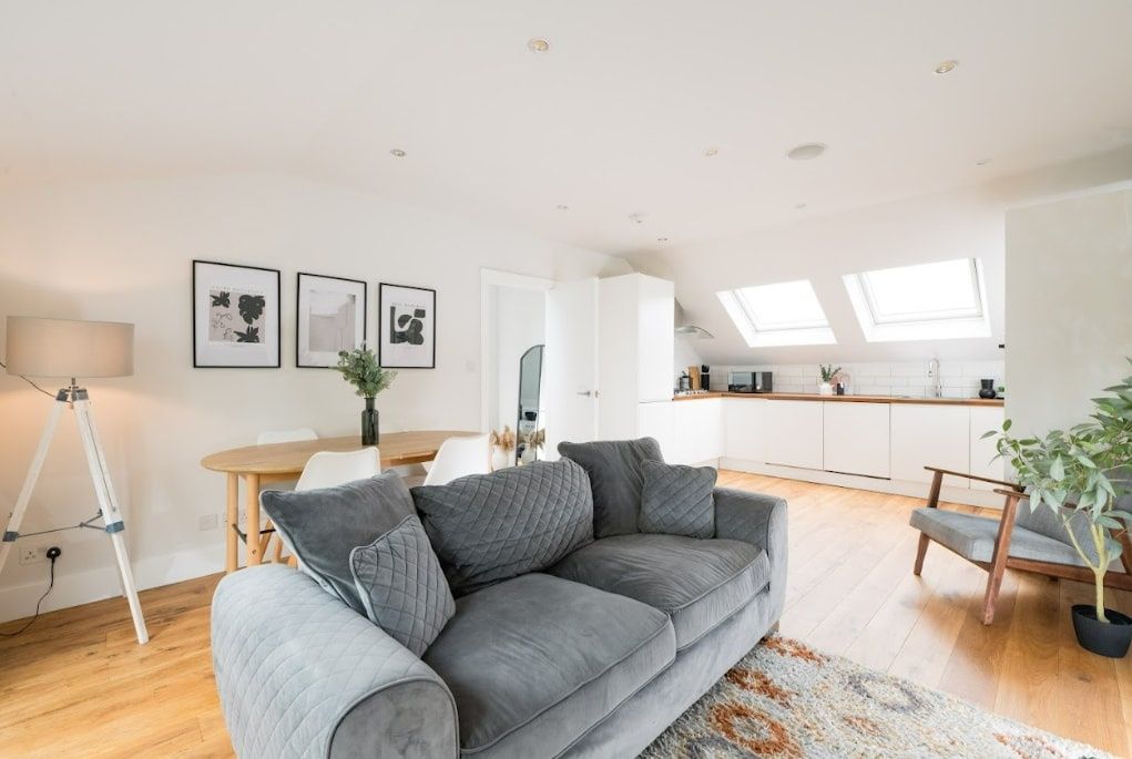 Contemporary 2 Bed Loft | Honor Oak, London Apt