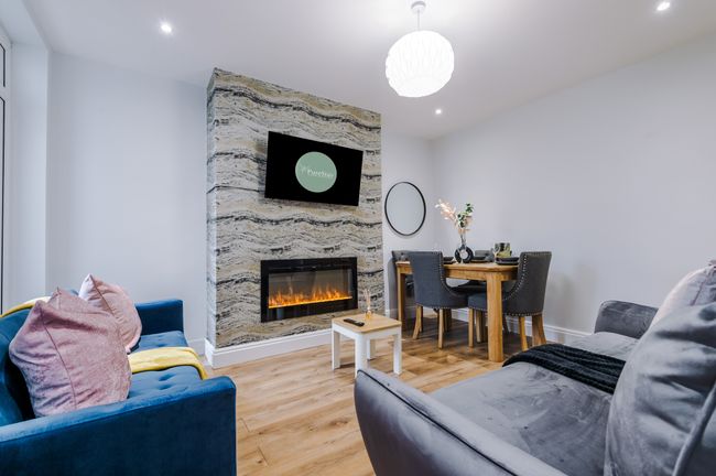 Stunning Liverpool House Perfect for Business with 8 actual beds - 7 night min - by PureStay Accommodation