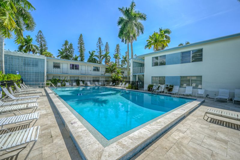 Beautiful 2-Bed Steps to Naples Beach & Town — photo 17