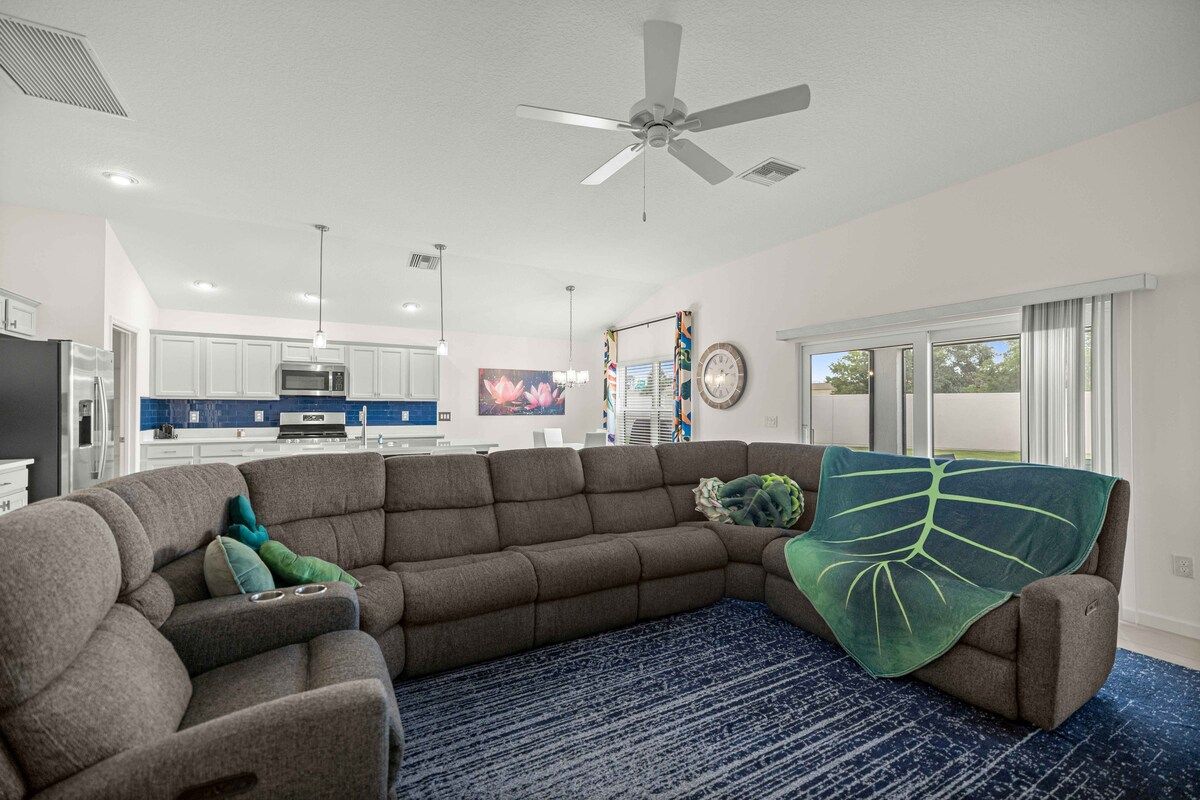 Spacious 3BR · Sleeps 7 · King Bed · Lanai — photo 13